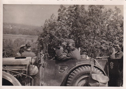 Foto soldaten im fahrzeug - -,